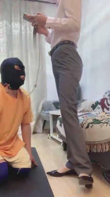 【暴力美学】学姐肉丝脚抽肥猪狗 bf11770