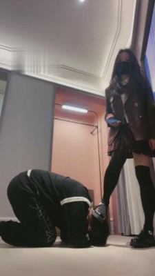 【强抚】皮鞋过膝袜踢裆开发场 bf3871