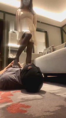 【糖糖老师】黑丝御姐坐脸踩踏专场 G-210818-9