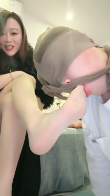 【咩主】迷恋肉丝脚的贱狗 bf23630