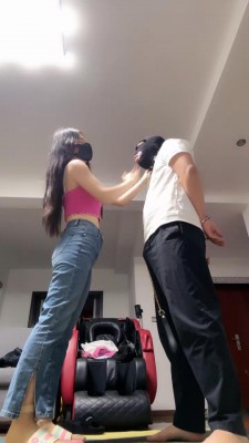 【苏州十三姨】双S牛仔裤暴力踢裆虐废狗/手铐反绑/踹头 bf26559