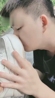 【妮蔻】户外虐-舔小白鞋/闻白船袜/咀嚼袜子/插嘴 bf30120