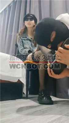 【04年情侣s】情侣主臭脚丫羞辱绿帽贱奴 JS231231-5