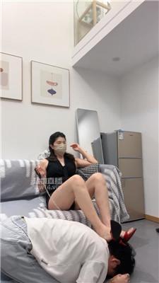 【170精灵S姐】拴狗链-踩踏小奶狗【双视角版】 JS250923-42